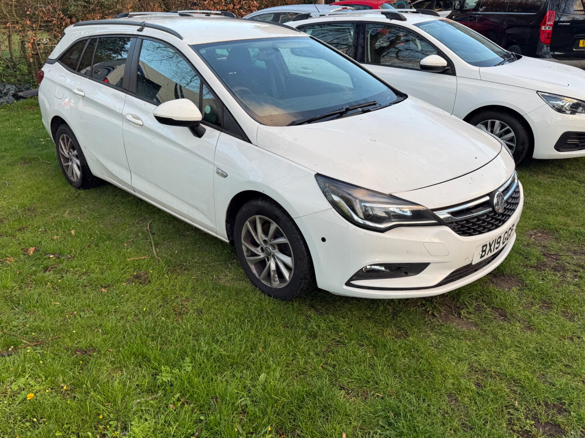Vauxhall Astra 1.6 CDTi BlueInjection SRi Nav Sports Tourer Auto Euro 6 (s/s) 5dr — photo 27 of 44
